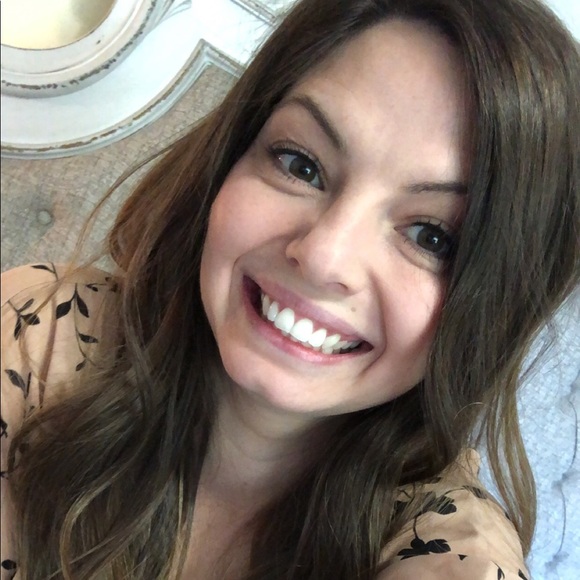 Profile Picture of Crystal Brunet (@crystalbrunet) on Poshmark