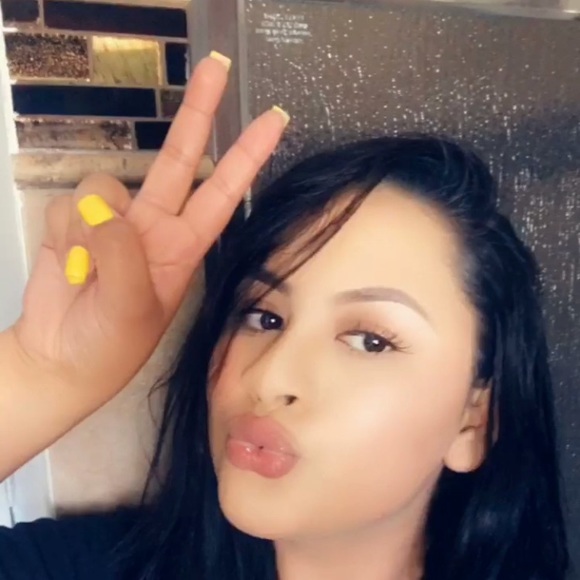 Profile Picture of Adriana Ledesma (@adrianazolciak) on Poshmark