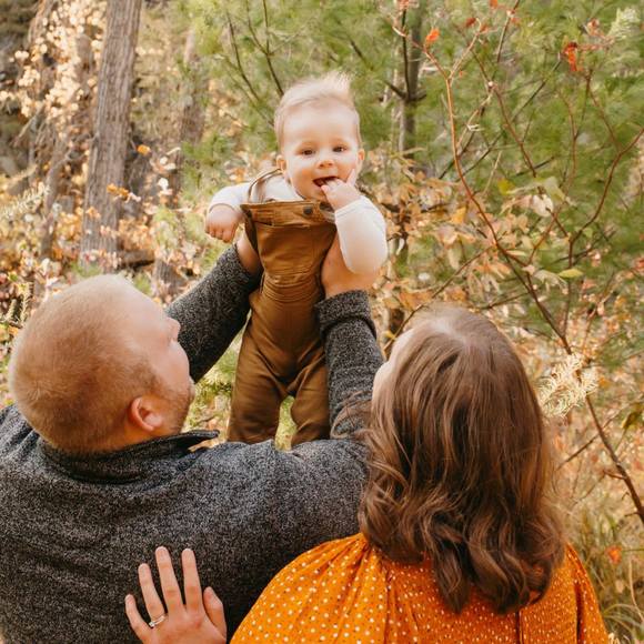 Profile Picture of Carly Graves (@clmgraves) on Poshmark