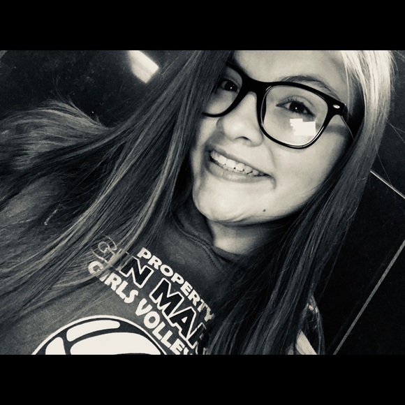 Profile Picture of Gianna Stachelek (@gianna_rose012) on Poshmark