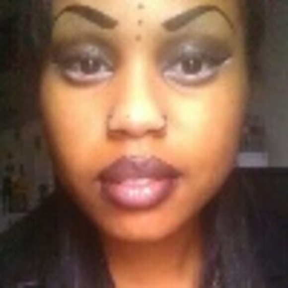 Profile Picture of Cheyenne Lovelace (@bored_cheyenne) on Poshmark