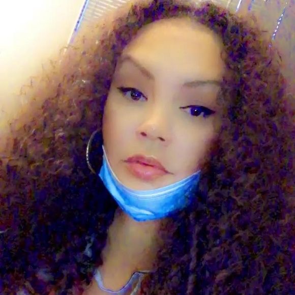 Profile Picture of Myrna Rojas (@mrojasjc) on Poshmark