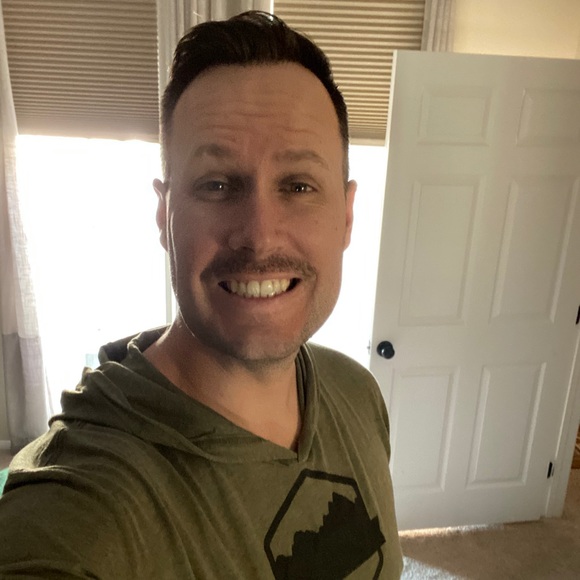 Profile Picture of David Thomson (@david_thomson) on Poshmark