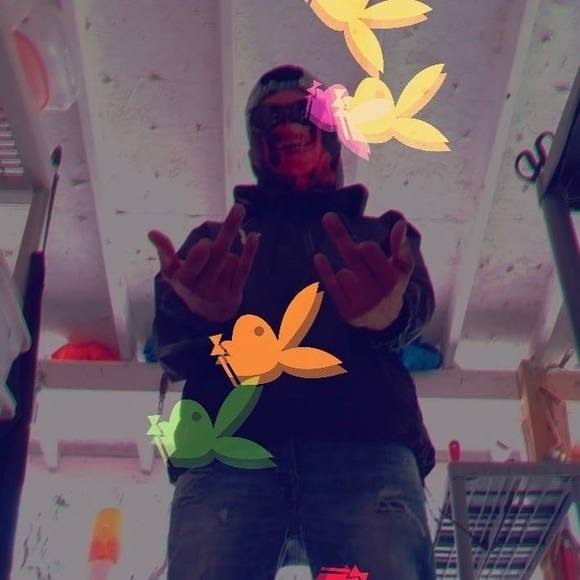 Profile Picture of Efren Gonzalez (@efrenmg13) on Poshmark