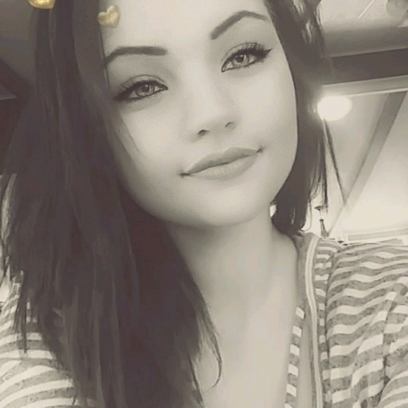 Profile Picture of Anna Mcgaughy (@annamcgaughy) on Poshmark