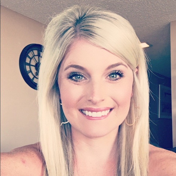 Profile Picture of Shelby Diffie (@shelbrdh) on Poshmark