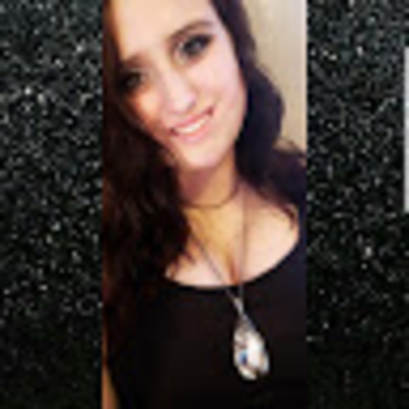 Profile Picture of Amanda Loberger (@amanda_loberger) on Poshmark