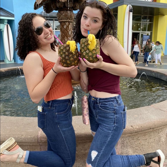 Profile Picture of Kaylee Brown (@kayleebrown21) on Poshmark