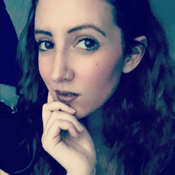 Profile Picture of Danielle Foote (@dani042191) on Poshmark