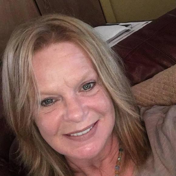 Profile Picture of Robin michelle Jeter (@robinjeter1973) on Poshmark