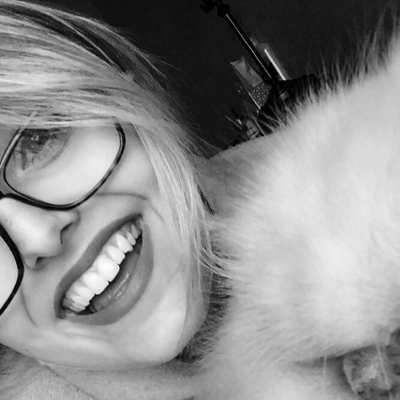 Profile Picture of Sophie Hynson (@sophiehyn) on Poshmark