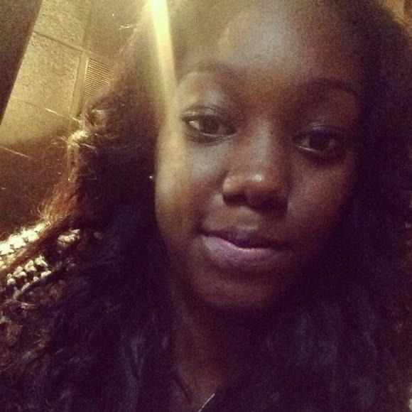 Profile Picture of Fae Fae (@fanieee06) on Poshmark