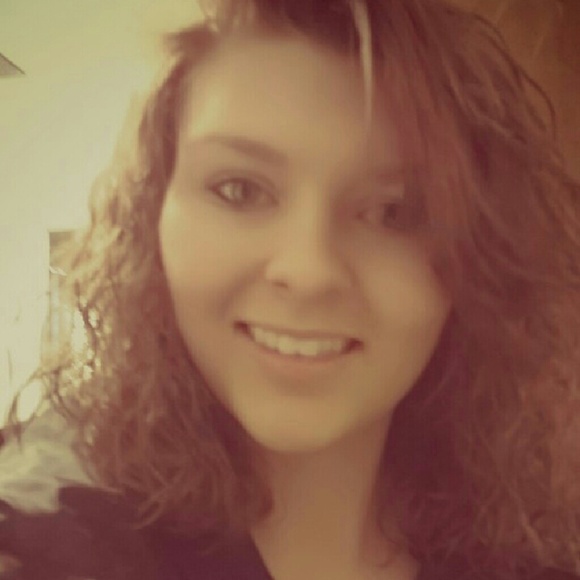 Profile Picture of Jodi Keeney (@jodirenee15) on Poshmark