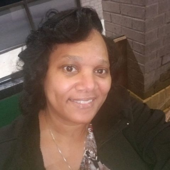 Profile Picture of Veronica Roberts (@royalbluegirl84) on Poshmark