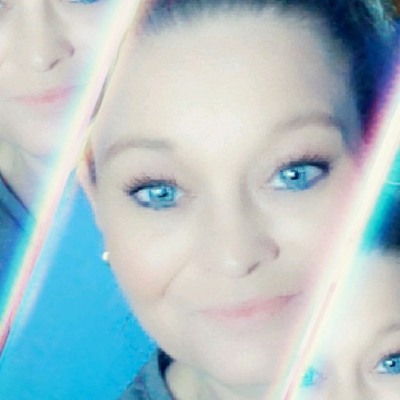 Profile Picture of Laura Kennemer (@lauramarie713) on Poshmark