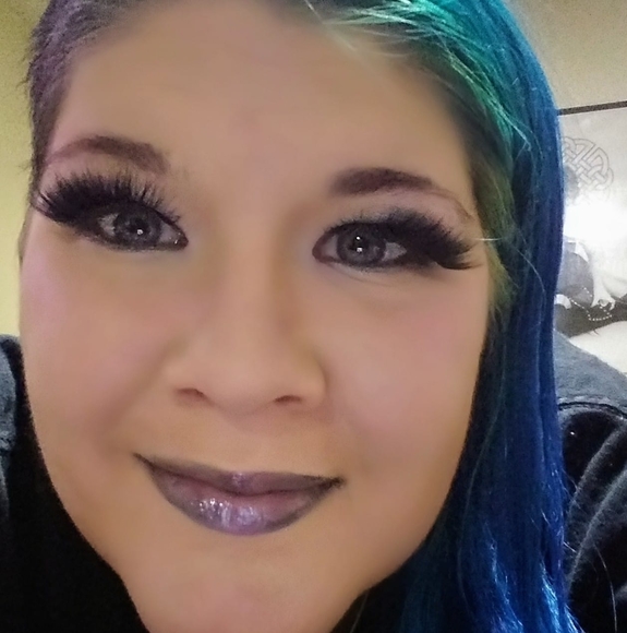 Profile Picture of Dani Curtis (@phasfallen) on Poshmark