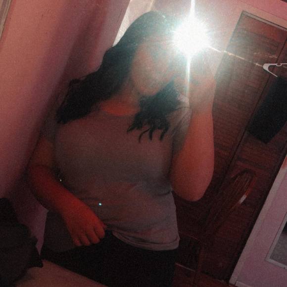 Profile Picture of Anna Stephens (@annastephens145) on Poshmark