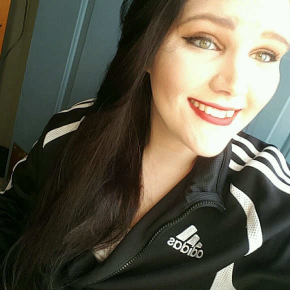 Profile Picture of Abbey Hemmerick (@wooahitsabbey) on Poshmark