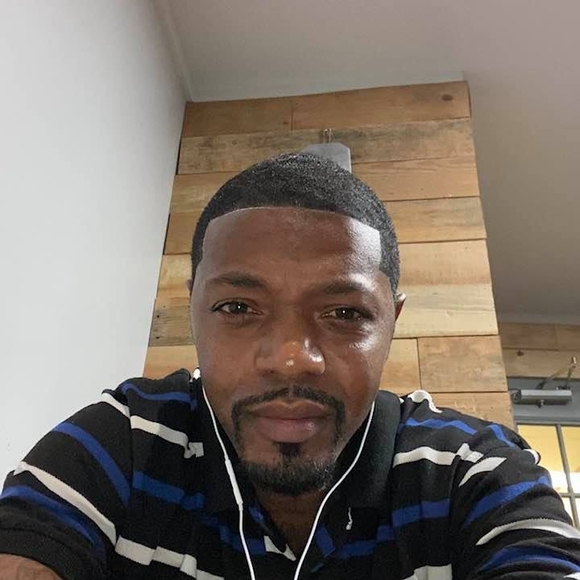 Profile Picture of Michael Beasley (@michaelbeasl913) on Poshmark