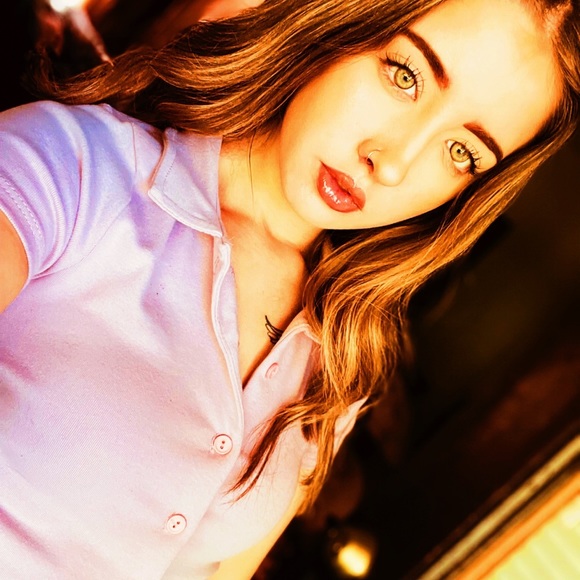 Katelynn Kerr - Poshmark Profile Picture of Katelynn Kerr (@katelynnkerr) on Poshmark