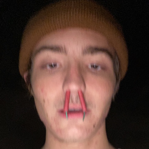 Profile Picture of Kristian Krattiger (@kristiankratt_) on Poshmark
