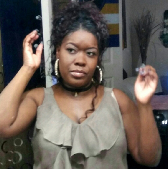 Profile Picture of Danyell Smith (@zonte) on Poshmark