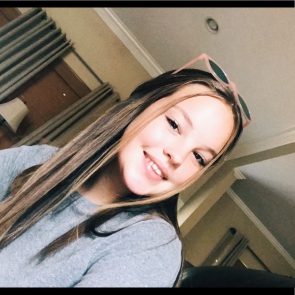 Profile Picture of Bryleigh Osterberger (@bryleigho0219) on Poshmark