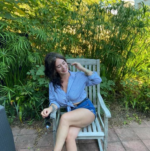 Profile Picture of Christina Calabrase (@christinacalab) on Poshmark