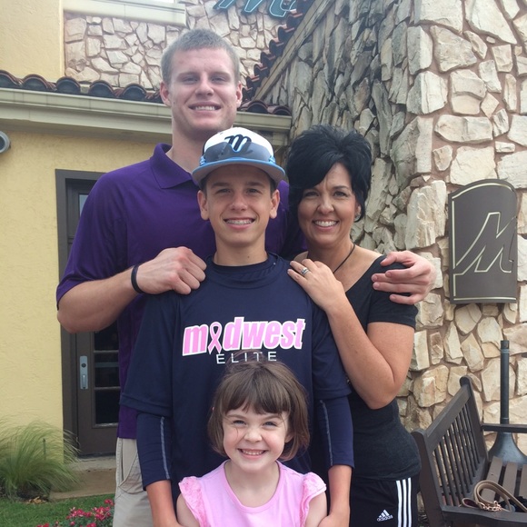 Profile Picture of Aimee Burtnett (@aimeeburtnett) on Poshmark