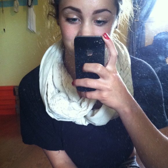 Profile Picture of Ariel Malvitz (@ammalvitz) on Poshmark