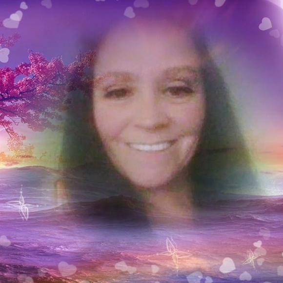 Profile Picture of Cindy Clokey (@cindyclokey) on Poshmark