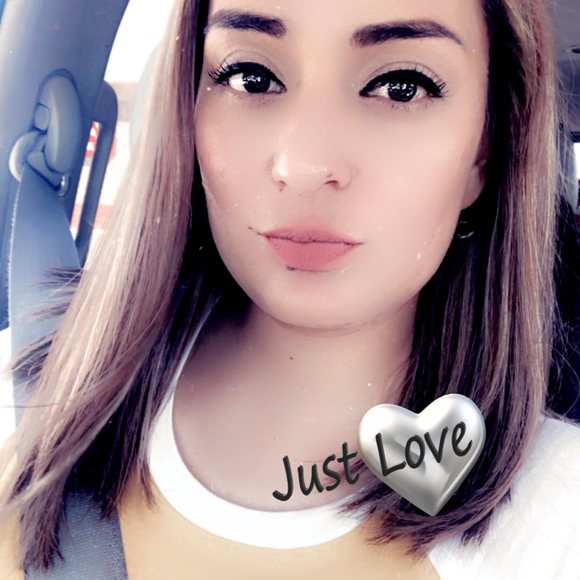 Profile Picture of Wendy Cruz (@flakita2174) on Poshmark
