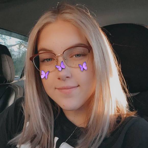 Profile Picture of Hayley Andrews (@hayleyandrew438) on Poshmark