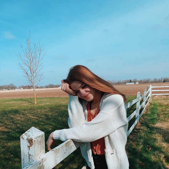 Profile Picture of Naomi Ringger (@naomiringger) on Poshmark