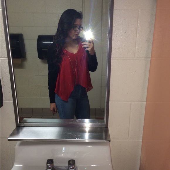 Profile Picture of Cassidy Halverson (@cassidy54332) on Poshmark