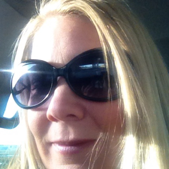 Profile Picture of Christine Behlen (@christinenb) on Poshmark