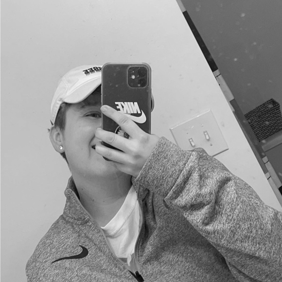 Profile Picture of Liz Ornduff (@lizornduff) on Poshmark
