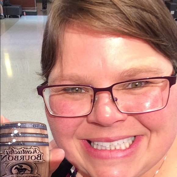 Profile Picture of Michelle Potteiger (@mnpotte) on Poshmark