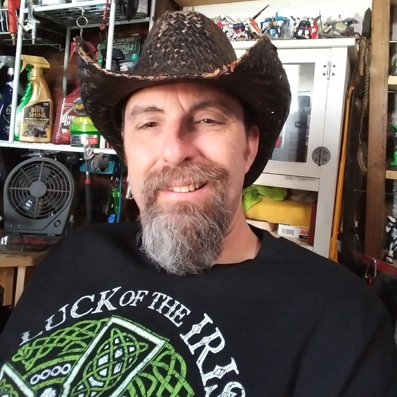 Profile Picture of Dave Hicks (@davehicks642) on Poshmark