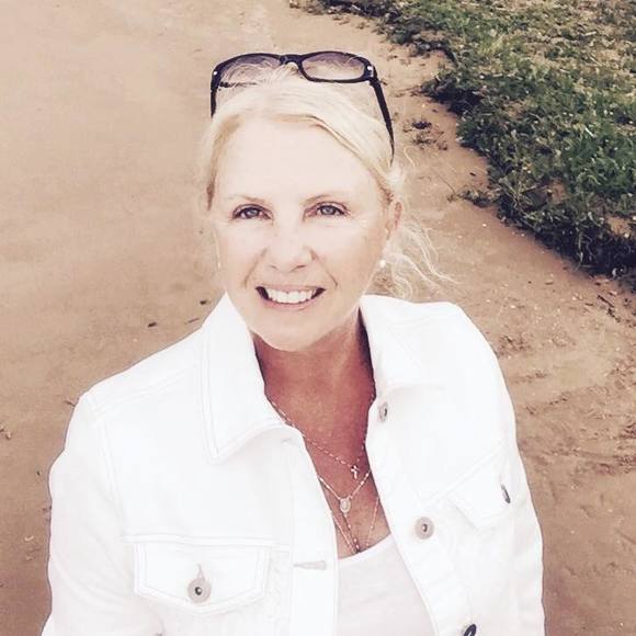 Profile Picture of Vicki Abrahamson-cass (@vickiabrahamson) on Poshmark