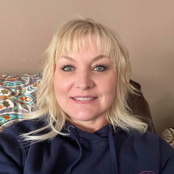 Profile Picture of Cindy Leach (@parsonscindyl) on Poshmark