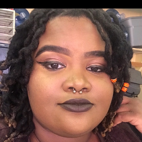 Profile Picture of Fantasia Johnson (@frii_1913) on Poshmark