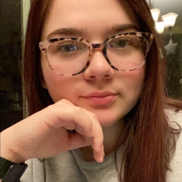 Profile Picture of Olivia Lebuis (@olebuis) on Poshmark