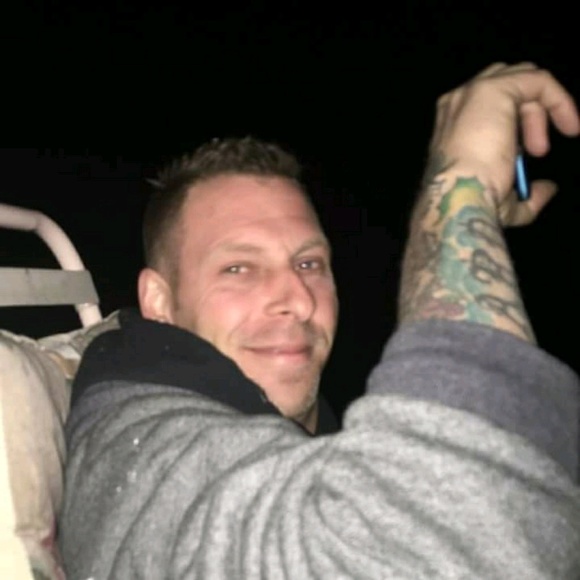 Profile Picture of Jeffrey Zarnik (@zarnikjeffrey) on Poshmark