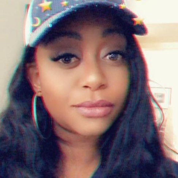 Profile Picture of Qiana Gionfriddo (@qiana929) on Poshmark