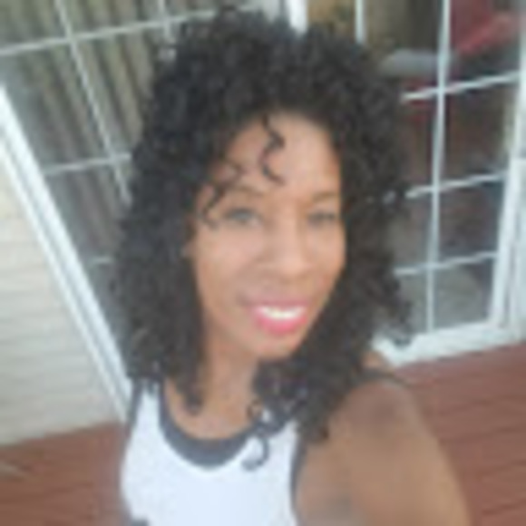 Rosalyn Bilberry - Poshmark Profile Picture of Rosalyn Bilberry (@r_bilberry) on Poshmark