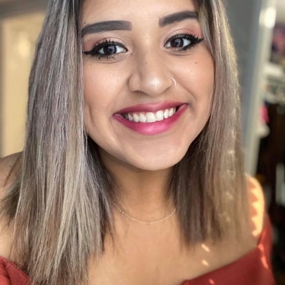 Profile Picture of Jennifer Delgado (@okxjenniferr) on Poshmark