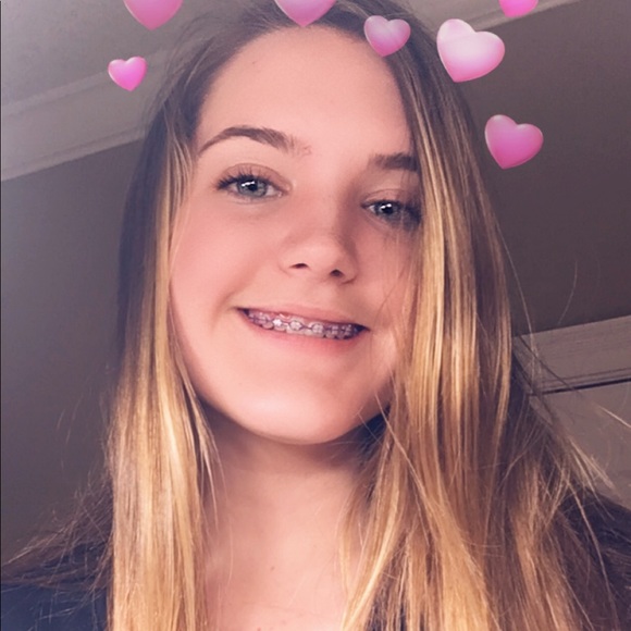 Profile Picture of Alaina Sasser (@alainabree) on Poshmark