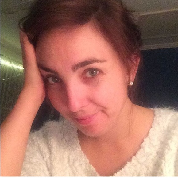 Profile Picture of Laurel Weeks (@lw80517) on Poshmark