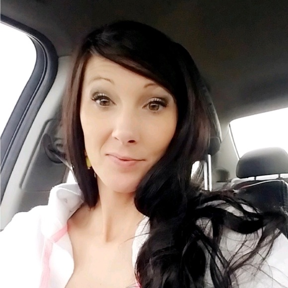 Profile Picture of T Rowe (@mntlover83) on Poshmark